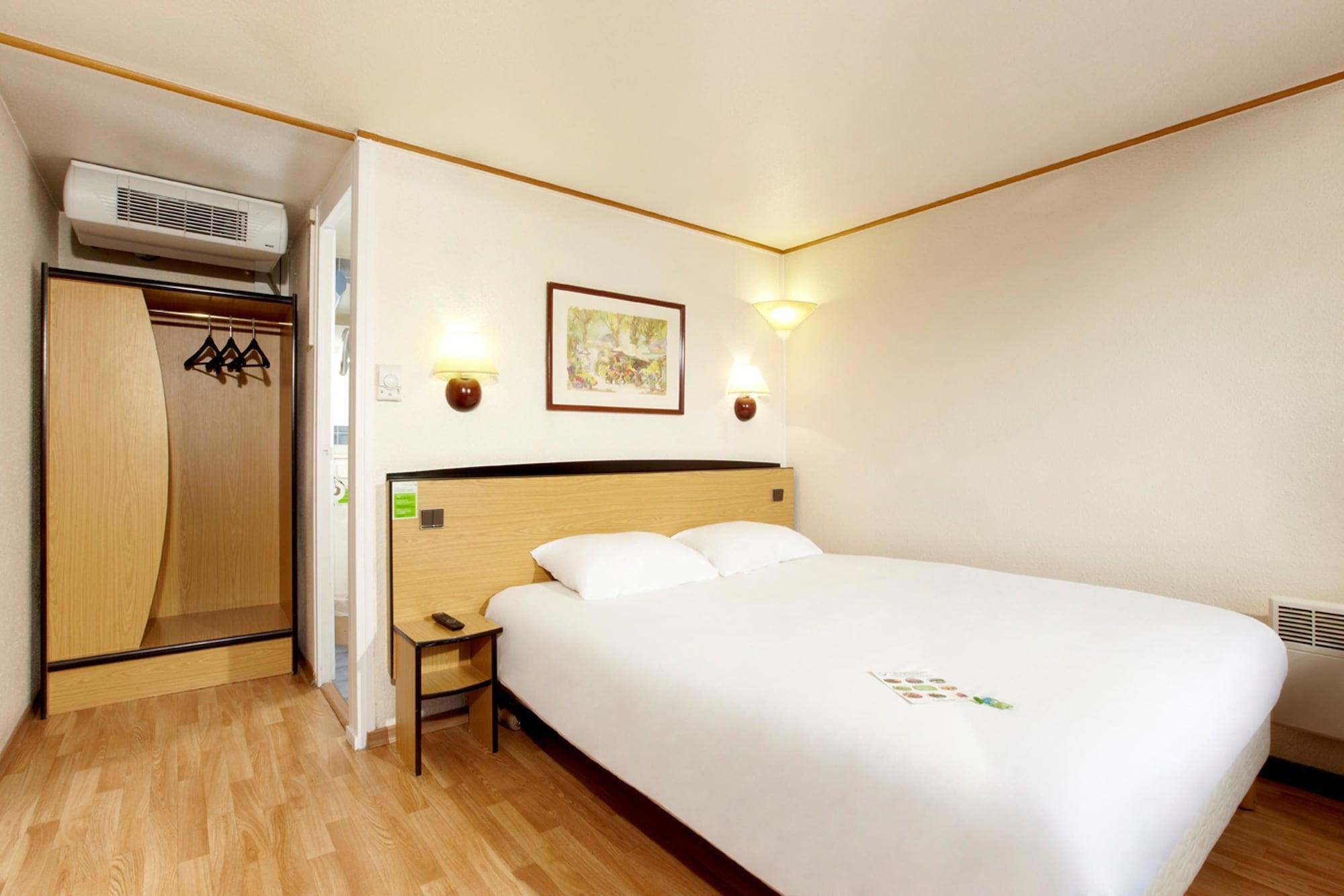Campanile Livry-Gargan Hotel Exterior photo