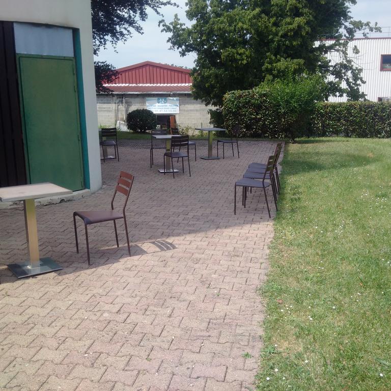 Campanile Livry-Gargan Hotel Exterior photo