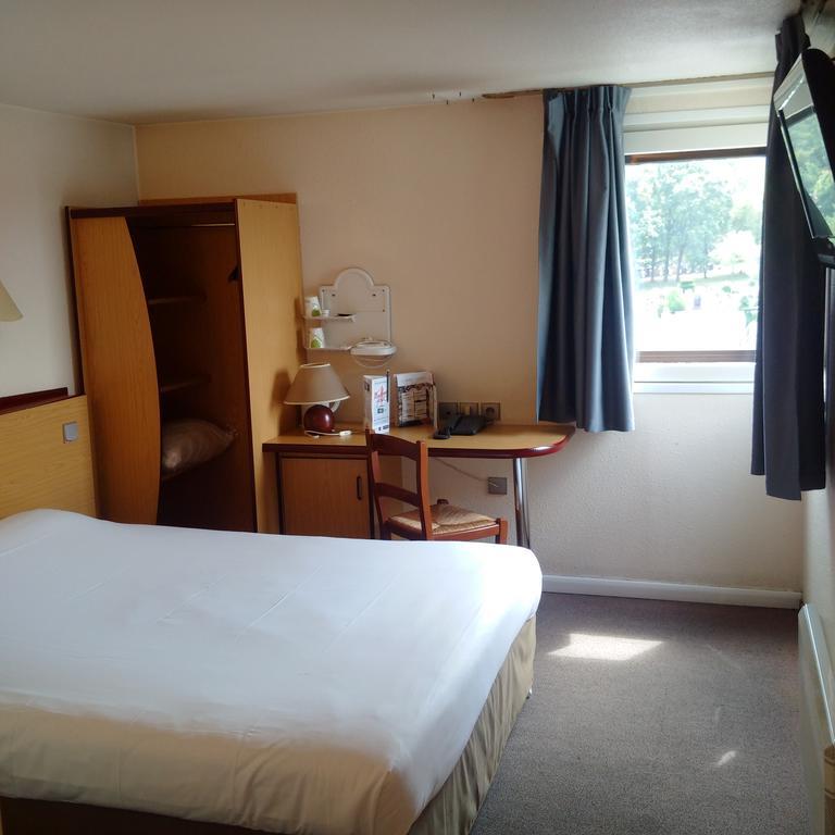 Campanile Livry-Gargan Hotel Exterior photo